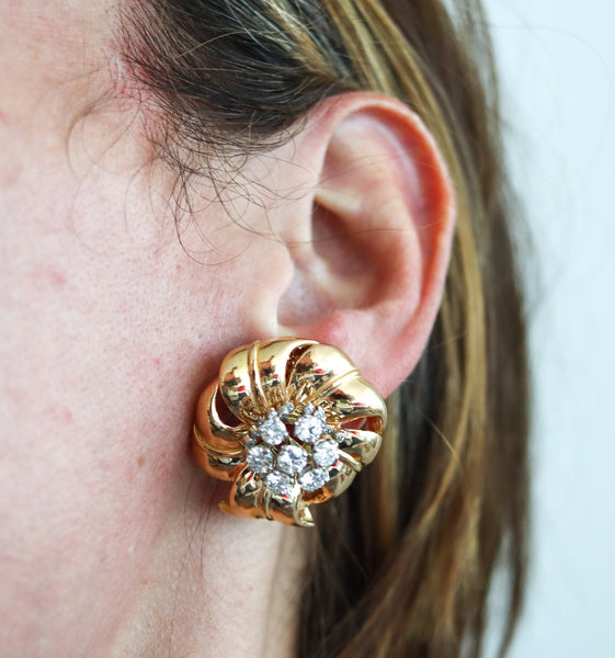 FRENCH 1970 Modernist Clips-On Earrings In 18Kt Gold With 4.24 Ctw Diamonds