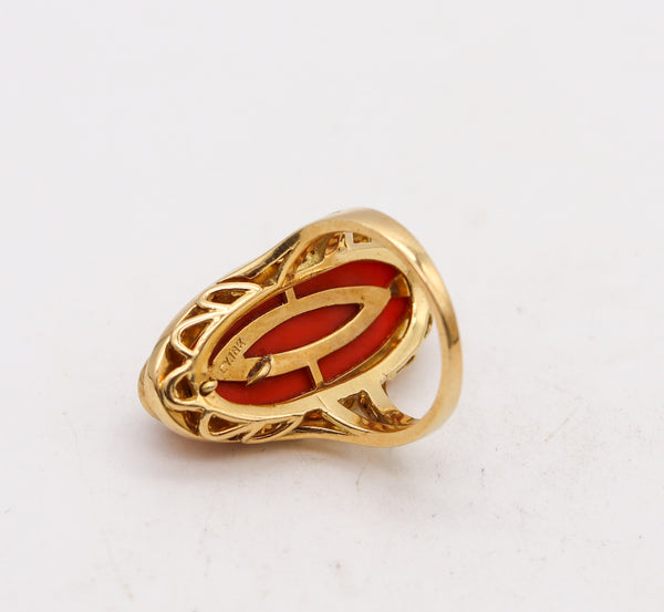 -Retro Modern 1970 Sculptural Geometric Ring In 18Kt Gold With Diamonds And Coral