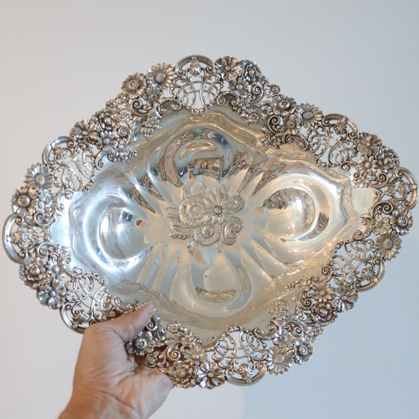 J.E. CALDWELL 1910 Large Decorative art nouveau Tray In .925 Sterling Silver