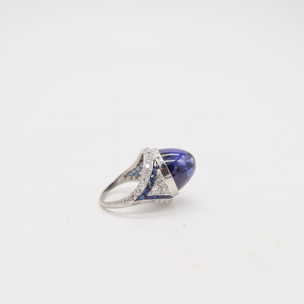 ART DECO 1920 Platinum Cocktail Ring With 26.65 Cwt. In Sapphires And Diamonds