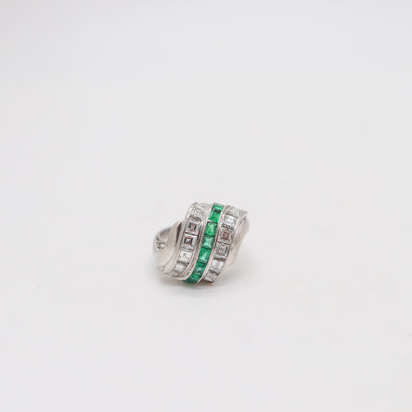 ART DECO 1940 Cocktail Ring In Platinum With Ctw Carre Diamonds & Emeralds
