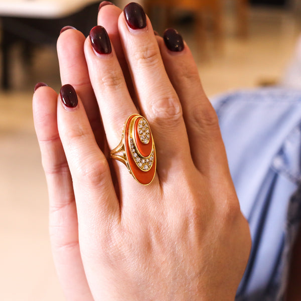 -Retro Modern 1970 Sculptural Geometric Ring In 18Kt Gold With Diamonds And Coral