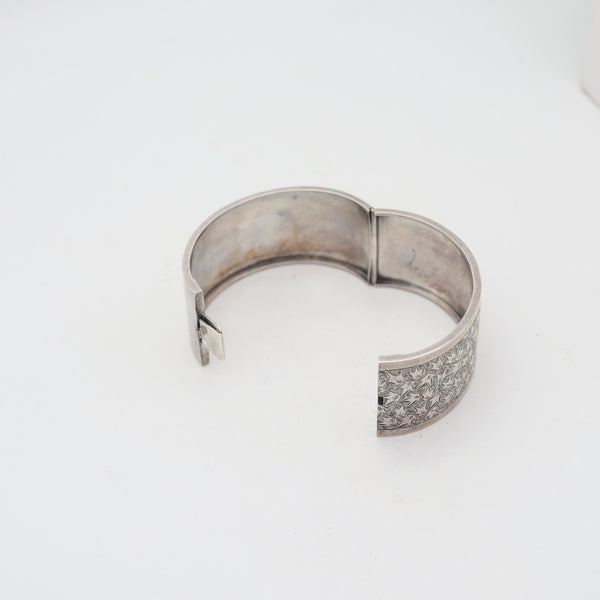 VICTORIAN 1890 Bangle Bracelet In .900 Sterling Silver With Foliage Patterns