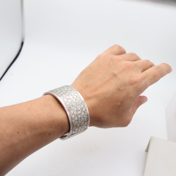 VICTORIAN 1890 Bangle Bracelet In .900 Sterling Silver With Foliage Patterns