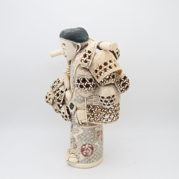 OKIMONO 1910 Japan Meiji Period Carved Sculpture Of A Basket's Seller