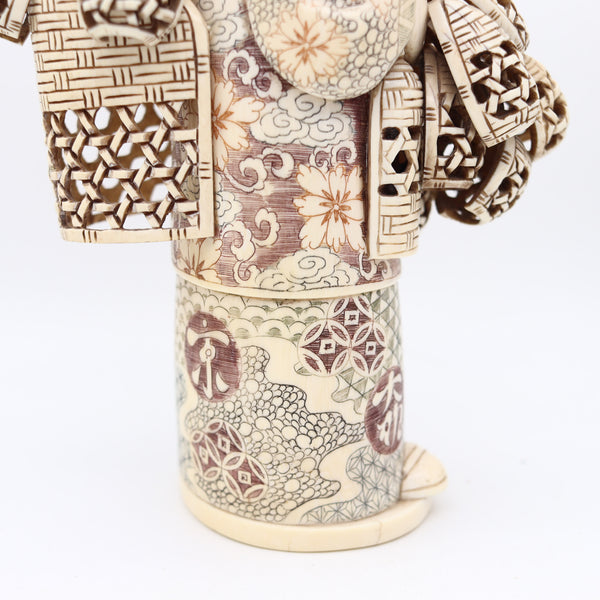 OKIMONO 1910 Japan Meiji Period Carved Sculpture Of A Basket's Seller