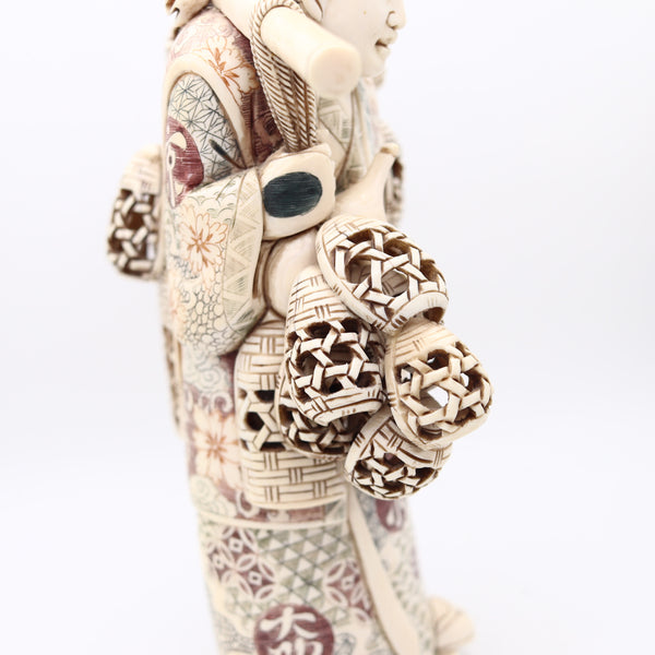 OKIMONO 1910 Japan Meiji Period Carved Sculpture Of A Basket's Seller