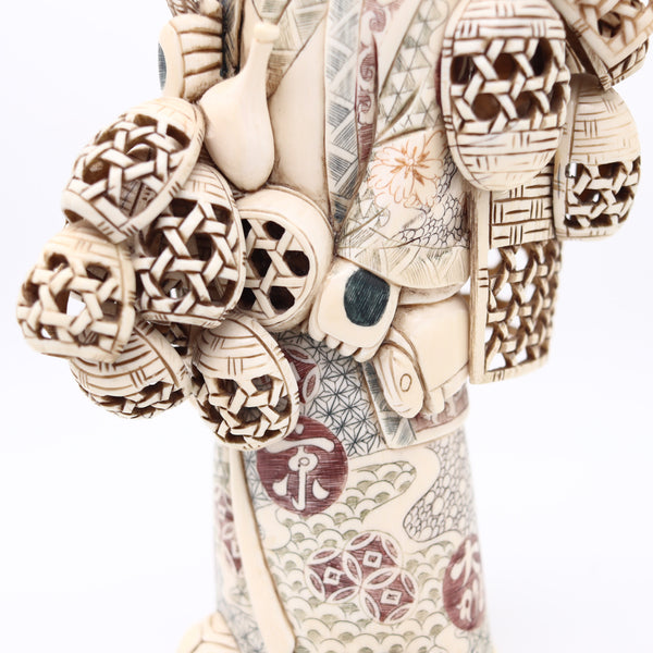 OKIMONO 1910 Japan Meiji Period Carved Sculpture Of A Basket's Seller