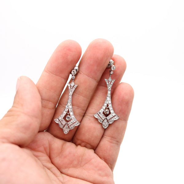 ART DECO 1930 Dangle Drops Earrings In Platinum With 3.26 Ctw In Diamonds