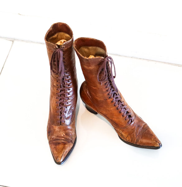 EDWARDIAN 1910 Unusual Pair Of Antique Leather Lady Shoes Good For Bookends