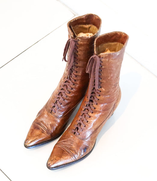 EDWARDIAN 1910 Unusual Pair Of Antique Leather Lady Shoes Good For Bookends