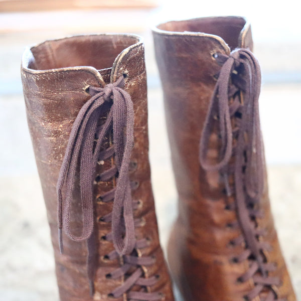 EDWARDIAN 1910 Unusual Pair Of Antique Leather Lady Shoes Good For Bookends