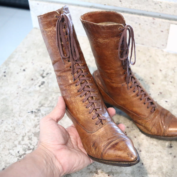 EDWARDIAN 1910 Unusual Pair Of Antique Leather Lady Shoes Good For Bookends
