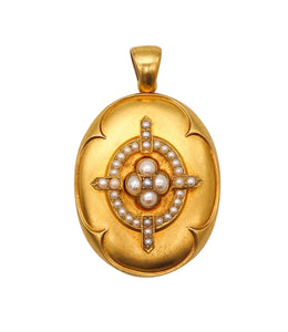 VICTORIAN 1880 Oval Locket Pendant In Satin 18Kt Yellow Gold With Pearls