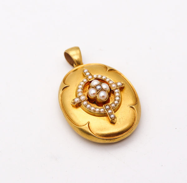 VICTORIAN 1880 Oval Locket Pendant In Satin 18Kt Yellow Gold With Pearls