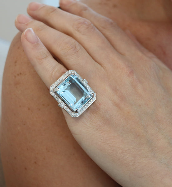 ART DECO 1930 Cocktail Ring In Platinum With 33.72 Ctw Aquamarine & Diamonds