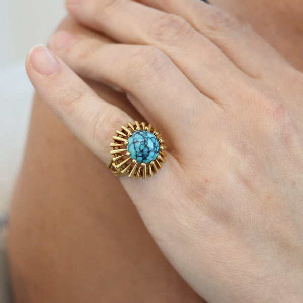 BRITISH MODERNISM Geometric Cocktail Ring In 18Kt Yellow Gold With Chrysocolla