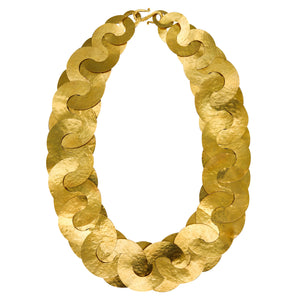 -Modernism 1970 Concentric Circles Geometric Necklace  In Hammered 18Kt Yellow Gold