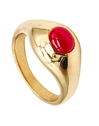 TIFFANY & CO. Classic Gipsy Ring in 18Kt Yellow Gold With Vivid Red Ruby