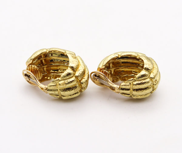 DAVID WEBB 1970 Hoops Earrings In Solid Hammered 18Kt Yellow Gold