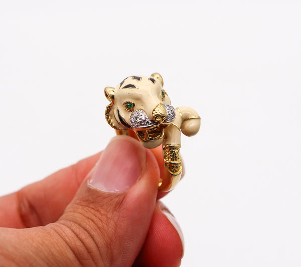-Roberto Legnazzi Enameled Tiger Ring In 18Kt Gold With Diamonds And Emeralds