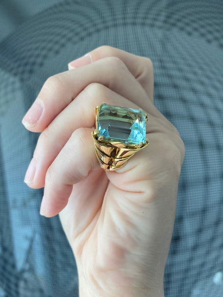 French 1937 Art Deco Retro Statement Cocktail Ring In 18Kt Gold With 39.85 Cts Aquamarine