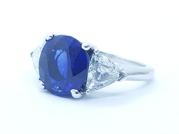 PLATINUM CLASSICAL SAPPHIRE & TRILLION DIAMOND RING