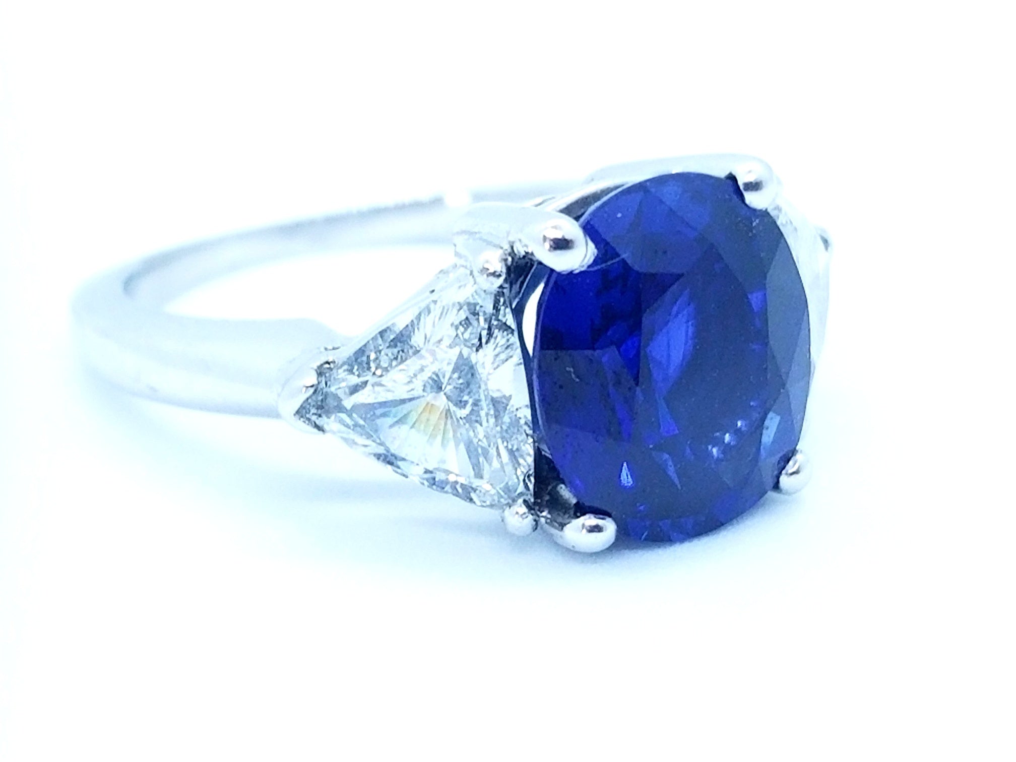 PLATINUM CLASSICAL SAPPHIRE & TRILLION DIAMOND RING