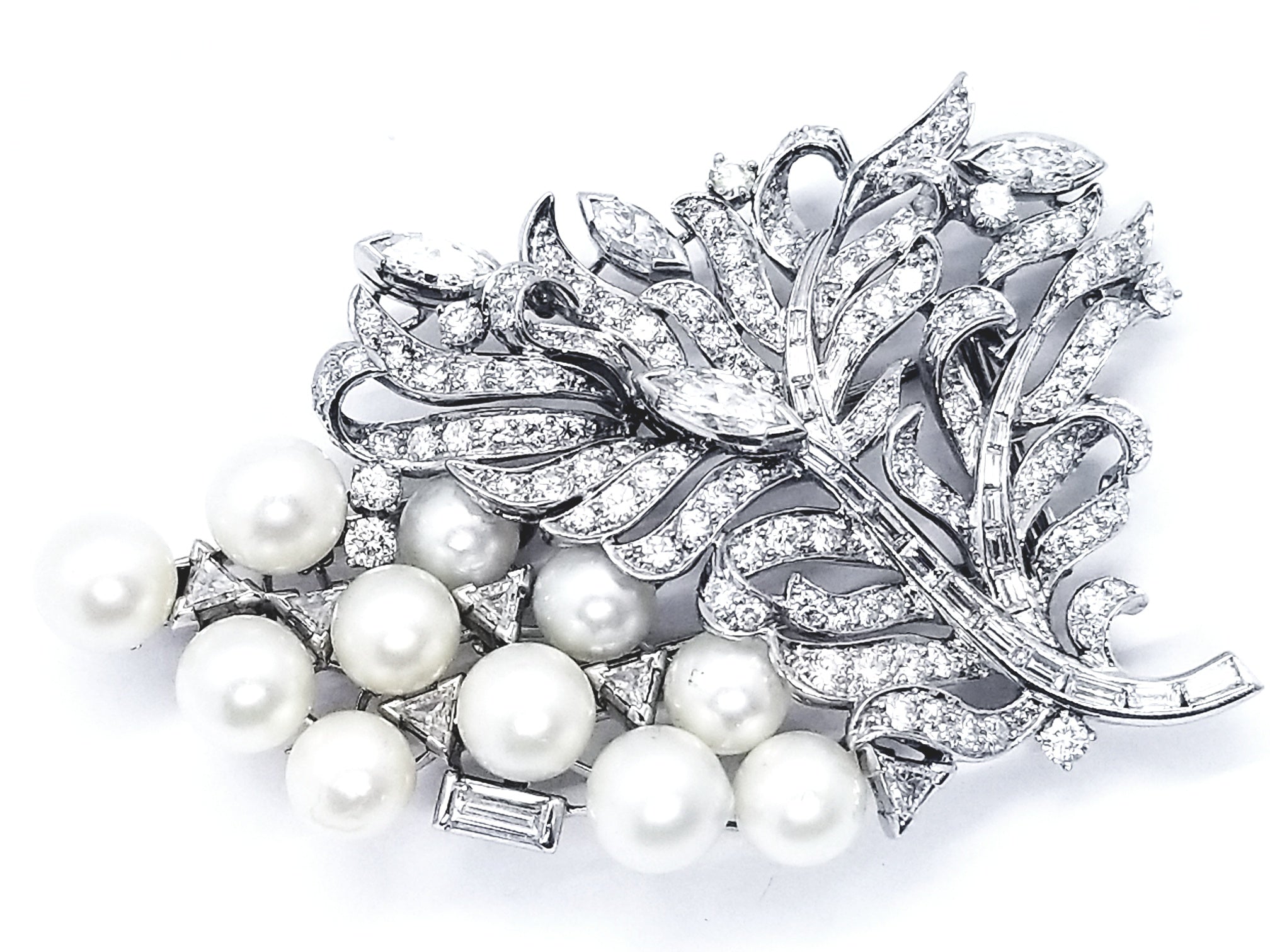 IMPORTANT 1950 PLATINUM 10.19 Ct DIAMONDS & PEARLS BROOCH