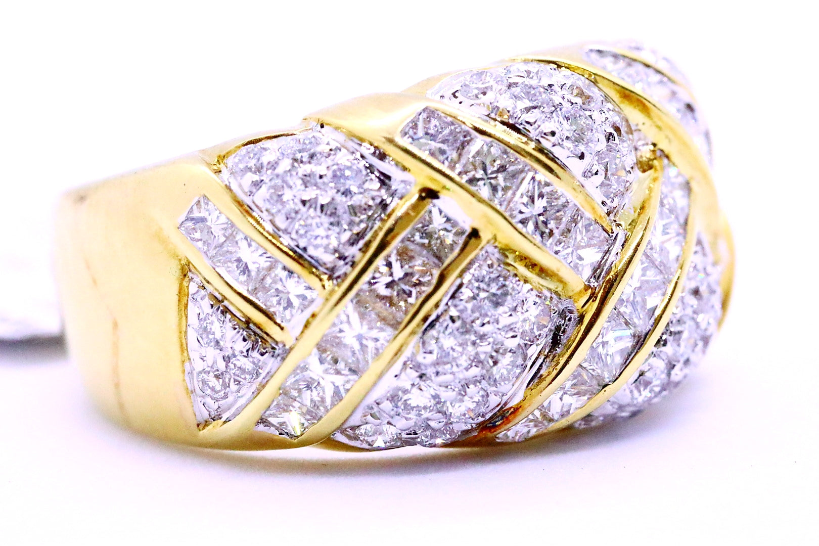 SALAVETTI MILANO 18 KT YELLOW GOLD RING WITH 2.72 Ctw IN VS DIAMONDS