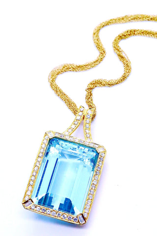 LARGE AQUAMARINE & DIAMONDS 18 KT YELLOW GOLD NECKLACE