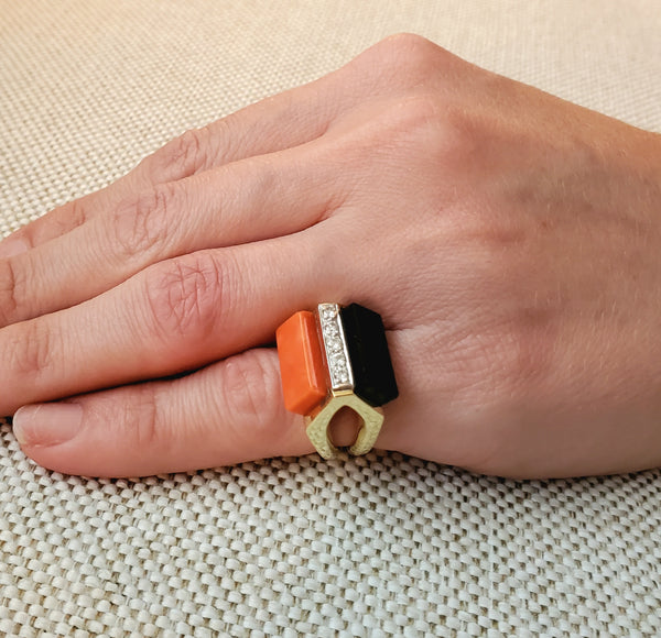 La Triomphe Geometric Cocktail Ring In 18Kt Gold With Diamonds Coral Onyx