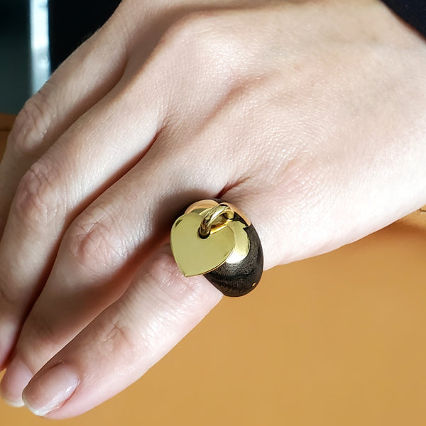 Van Cleef And Arpels 1970 Paris Movable Heart Ring In 18Kt Yellow Gold With Carved Wood