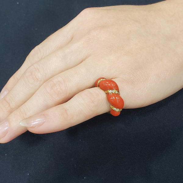 Francesco Passaretta Italy Modernist 1970 Fluted Sardinian Coral Ring In 18Kt Yellow Gold With Diamonds