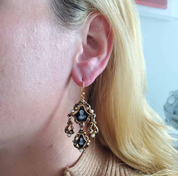-Victorian 1860 Roman Revival Dangle Earrings In 18Kt Gold With Enamel Emperors