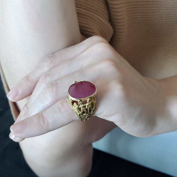 Eric de Kolb 1970 Figurative Statement Ring In 18Kt Yellow Gold With 14.45 Cts Ruby