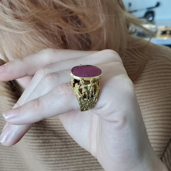 Eric de Kolb 1970 Figurative Statement Ring In 18Kt Yellow Gold With 14.45 Cts Ruby