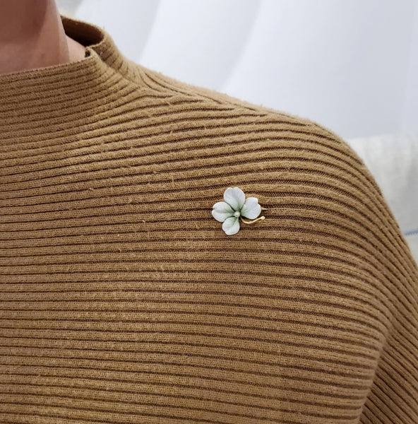 -Art Nouveau Edwardian 1905 White Flower Enameled Pendant Brooch in 14Kt Gold With Natural Pearl
