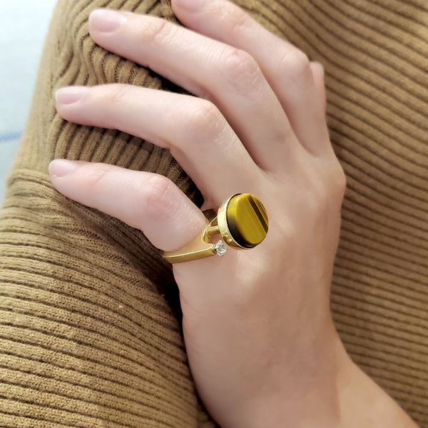 GEOMETRIC 1970 Retro Modernist Sculptural Ring In 14Kt Gold Tiger Quartz & Diamonds