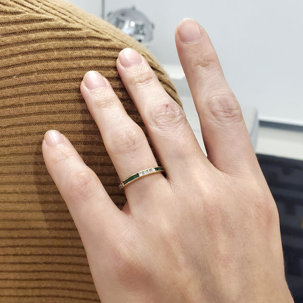 -Eternity Ring Band In 18Kt Yellow Gold With 1.28 Ctw In Diamonds And Emeralds