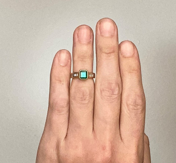 (S)Classic Ring In 18Kt Yellow Gold With 2.16 Cts In Colombian Emerald And Diamonds