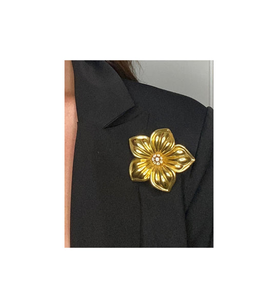 Van Cleef And Arpels 18Kt Yellow Gold Rose De Noel Brooch With VVS Diamonds