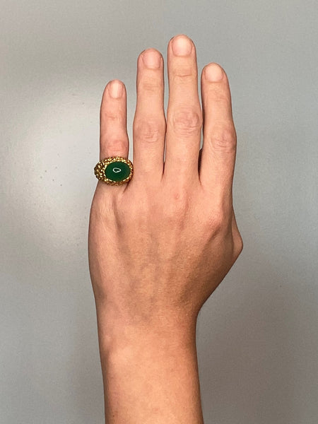 Van Cleef & Arpels 1970 Paris Cocktail Ring In 18kt Gold With 8.27 Cts Oval Chrysoprase