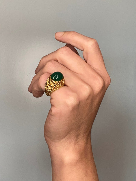 Van Cleef & Arpels 1970 Paris Cocktail Ring In 18kt Gold With 8.27 Cts Oval Chrysoprase