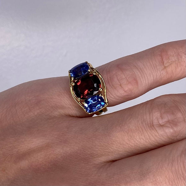 -Verdura Milan Three Gemstones Ring In 18Kt Gold With 8.94 Cts In Tanzanites & Pink Tourmaline