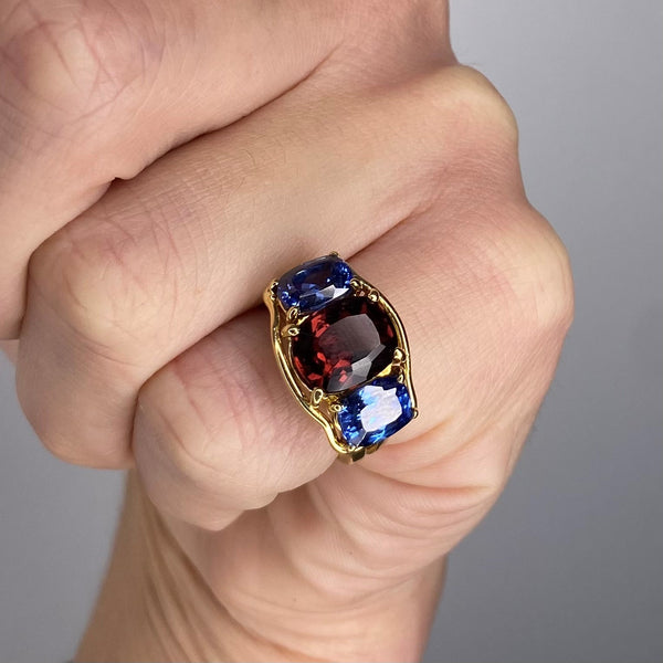 -Verdura Milan Three Gemstones Ring In 18Kt Gold With 8.94 Cts In Tanzanites & Pink Tourmaline