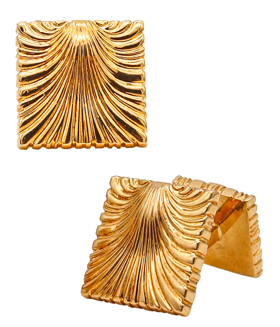 Verdura Milan 1941 Iconic Baroque Shell Cufflinks In Solid 18Kt Yellow Gold