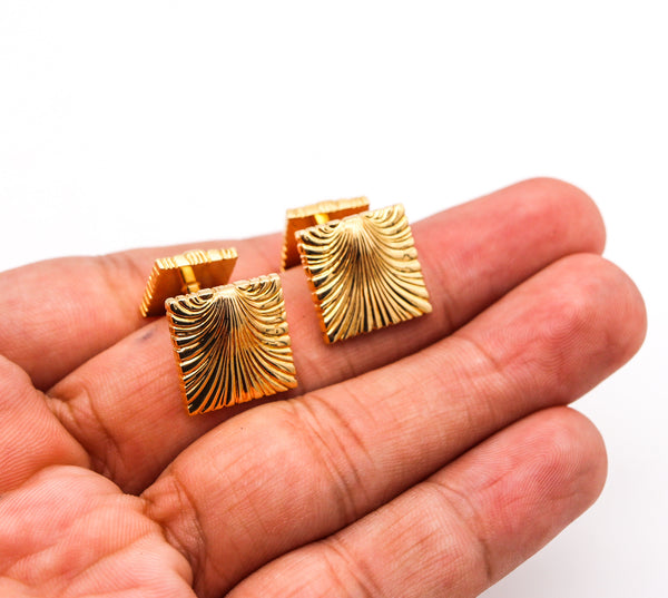 Verdura Milan 1941 Iconic Baroque Shell Cufflinks In Solid 18Kt Yellow Gold