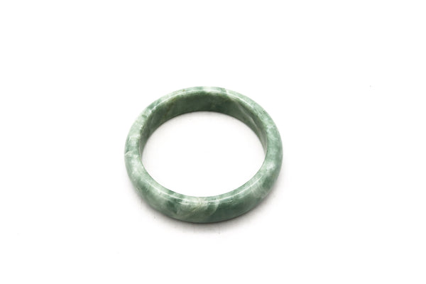 CHINESE 1920'S HALF ROUNDED BANGLE BRACELET IN MOTTED JADEITE GREEN JADE