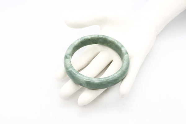 CHINESE 1920'S HALF ROUNDED BANGLE BRACELET IN MOTTED JADEITE GREEN JADE